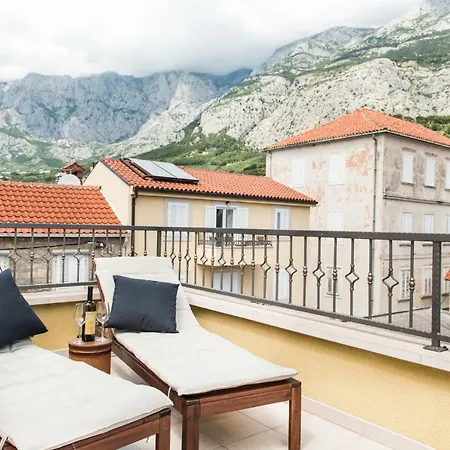 Old Stone In Historic Center With Heated Pool