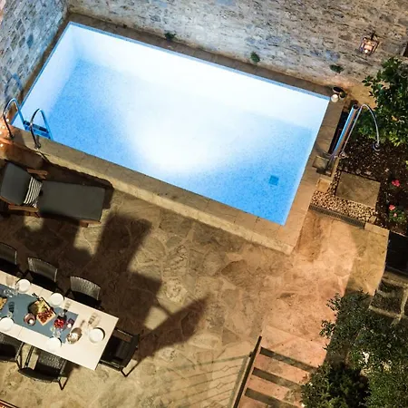 Villa Old Stone In Historic Center With Heated Pool