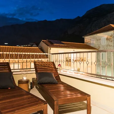 Old Stone In Historic Center With Heated Pool Makarska