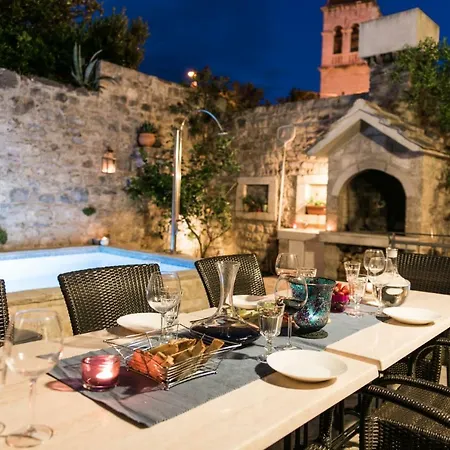 Villa Old Stone In Historic Center With Heated Pool