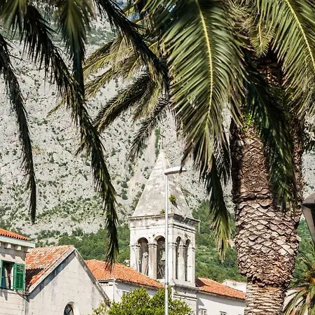 Old Stone In Historic Center With Heated Pool