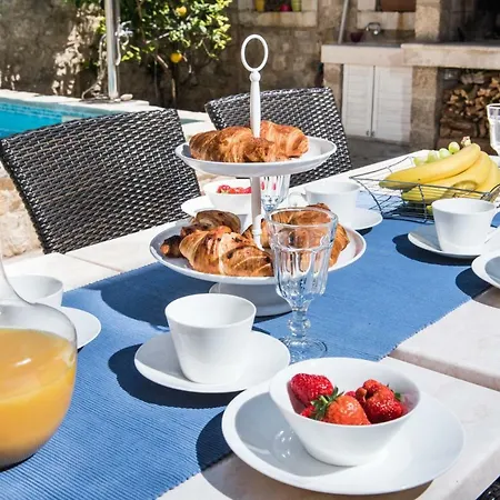 Old Stone In Historic Center With Heated Pool *