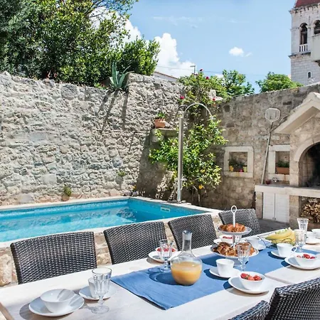 Old Stone In Historic Center With Heated Pool
