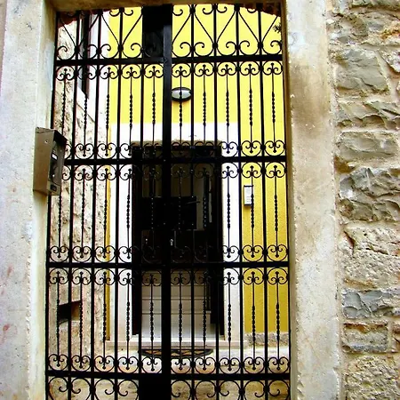 Old Stone In Historic Center With Heated Pool *